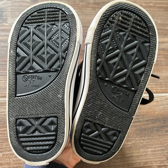 Hello Kitty Chuck Taylor All Star high top Converse size 6 - Picture 5 of 8